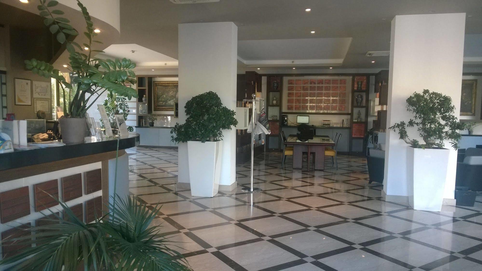 Rondo' Hotel Bari Exteriör bild