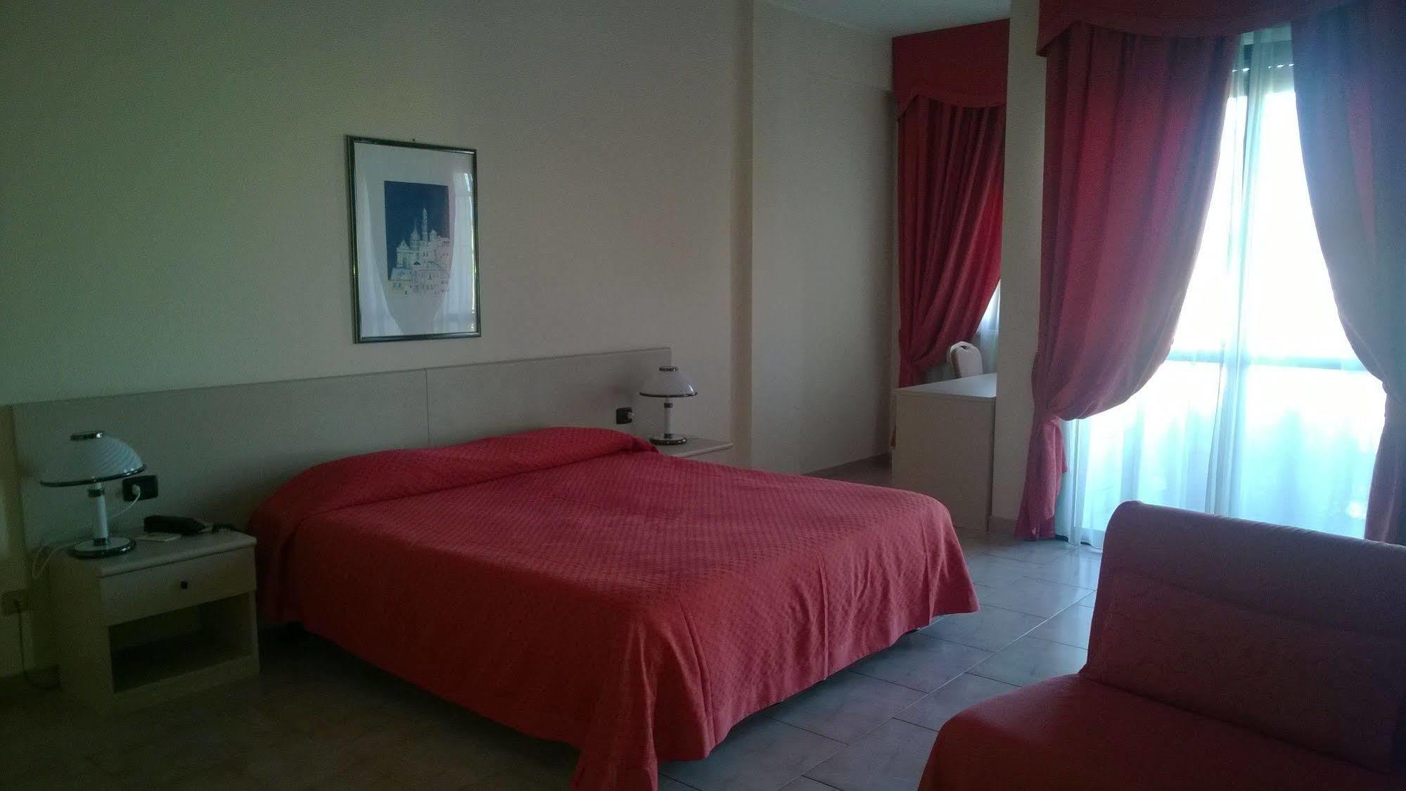 Rondo' Hotel Bari Exteriör bild